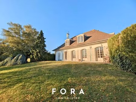 maison de caractère sur sous-sol complet  à quelques minutes à pied du centre-ville de...