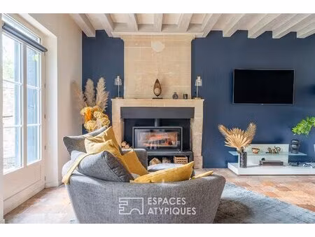 maison en tuffeau  dépendance et piscine