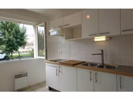location appartement  m² t-2 à montussan  735 €