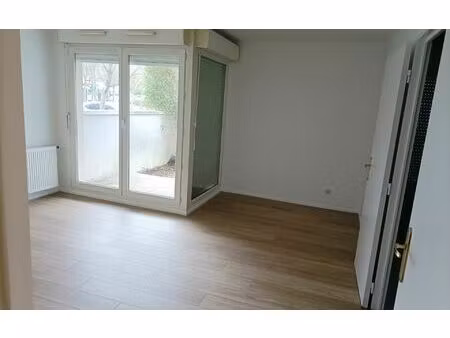location appartement  m² t-2 à sainte-geneviève-des-bois  757 €