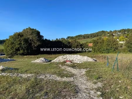 joli terrain plat à bâtir proche saint astier