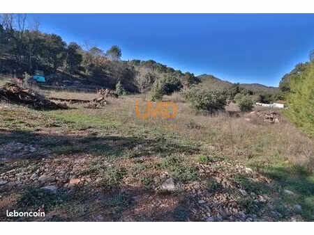 terrain 2 270 m² flassans sur issole