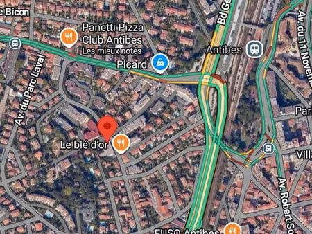 garage fermé  dans cour fermée en copro