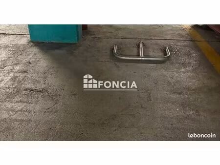 place de parking dans un immeuble securise avec gardien et ascenseur secteur alesia/rue de