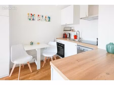 studio / quartier rochebonne (50 m de la plage) / terrasse / parking privé/ ascenseur