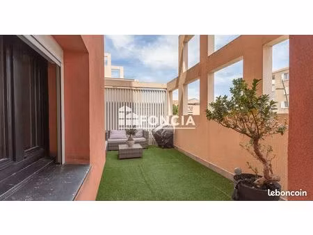 appartement 3 pièces en parfait état avec terrasse