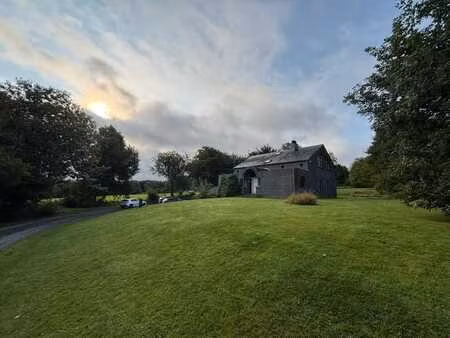 maison 4 façades sur grand terrain située à bosson