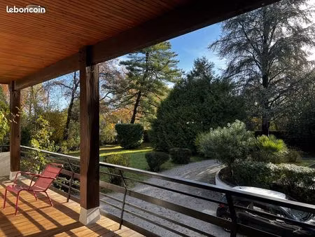 villa 8 pièces 256 m²