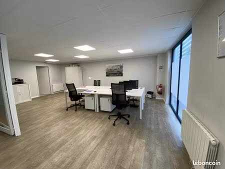 bureau 64 m²
