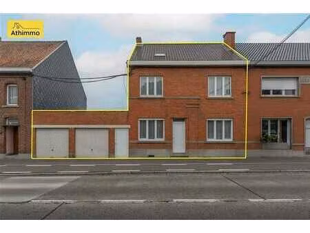 belle maison de ville 3 chambres avec 2 garages et grand jar