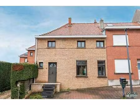 maison à rénover avec potentiel située au centre de meise