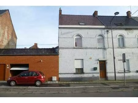 maison avec garage et courette