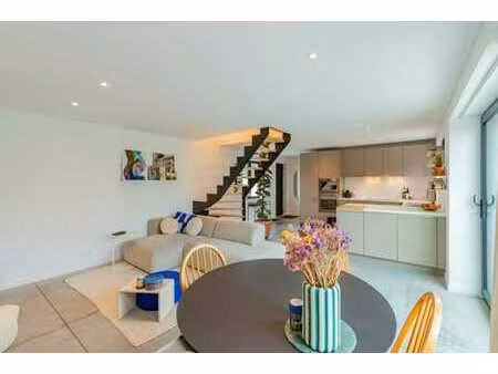 maison moderne rénovée avec grand jardin à saintes