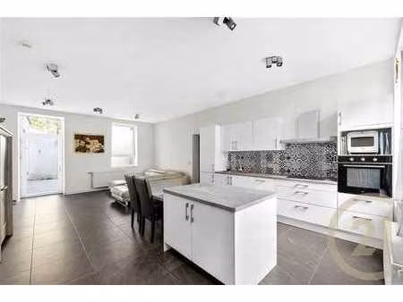 appartement 2 chambres avec terrasse et jardin