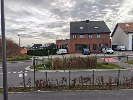 luxury house furnished  (with/and) commercial with parking.