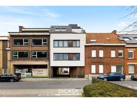 opbrengsteigendom met 3 appartementen  3 garages en 2 aut...