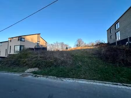 terrain dans un village apprécié