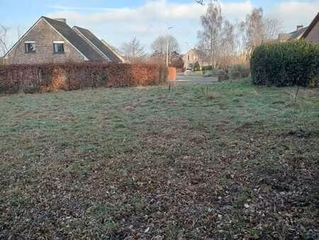 terrain de 975 m2 à stembert dans un quartier résidentiel.