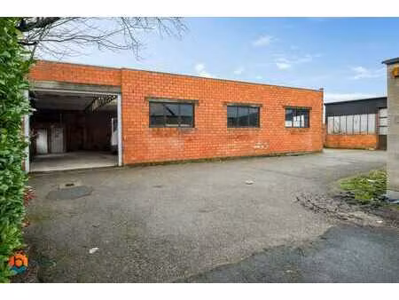 ruime opslagplaats +- 330 m²