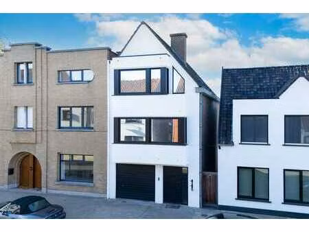 interessante opbrengsteigendom met twee appartementen en ...