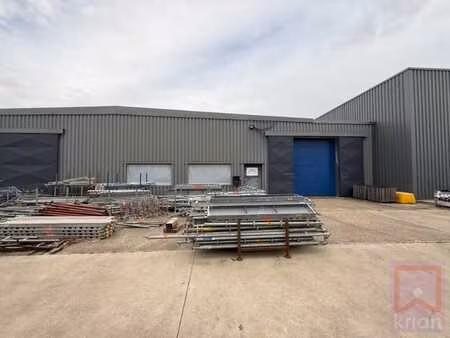 magazijn / kmo-gebouw te huur – ± 1.500 m²