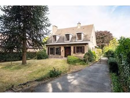 vrijstaande villa op een uitzonderlijk groot perceel met ...