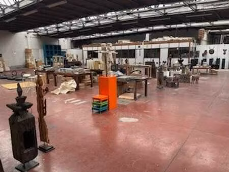 dépôt polyvalent de grande envergure