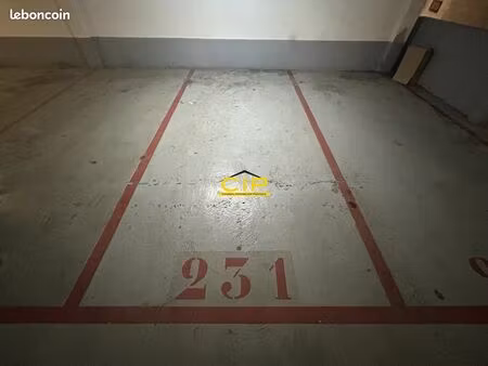 parking/box 14 m² paris