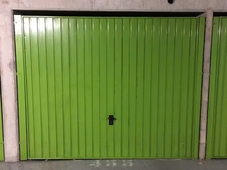 garage  box  parking