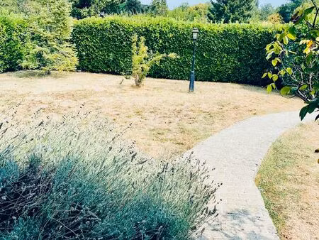 charmante maison avec jardin  4 chambres  idéalement située