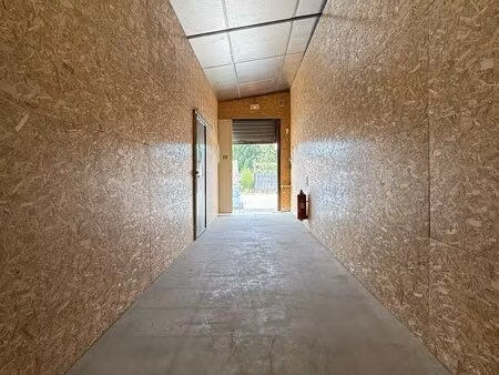 entrepôt / box de stockage . alarme + électricité