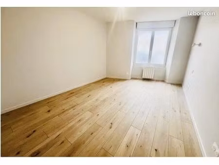 hyper centre ville avec place de parking et cours  proche gare