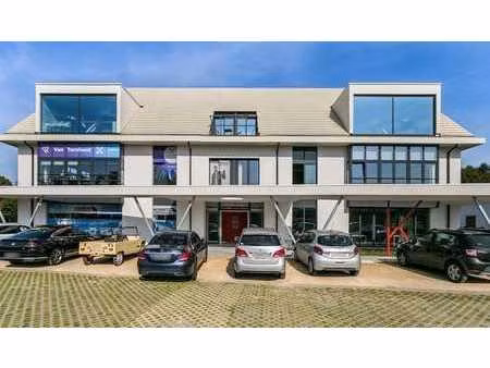 bureau lumineux à louer sur un emplacement visible à sint-m