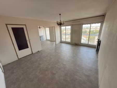 grand appartement à vendre avec balcon
