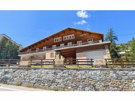 appartement au pied des pistes station de vars / domaine d