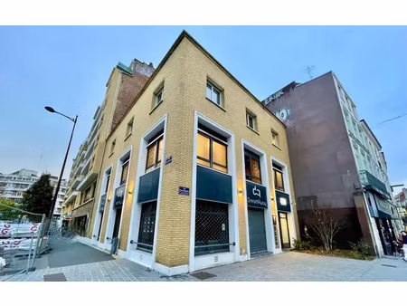 à louer - 140 m² de bureaux ou local commercial + 140 m² de sous-sol aménagé - rue pierre 