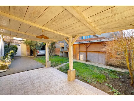 charmante maison au coeur du village de sainte-étienne-de-fougères