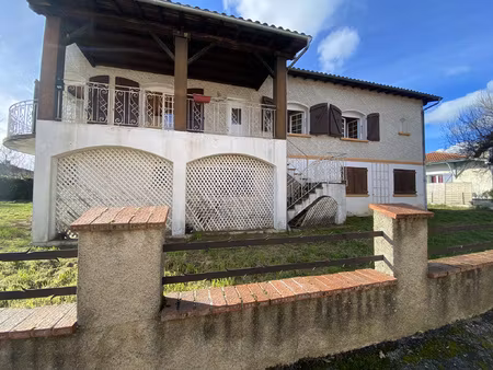 maison d'architecte avec garage et jardin