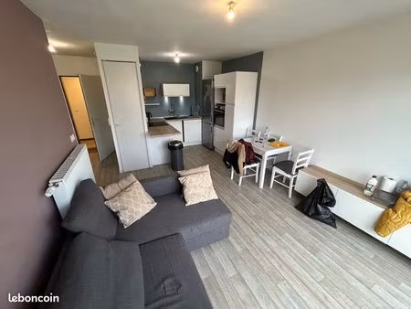 appartement t2 meublé 41m2 + box avec charges comprises (eau froide/chaude et chauffage)