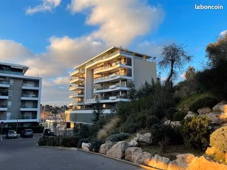 grand type 1 40 m2 avec terrasse plein sud