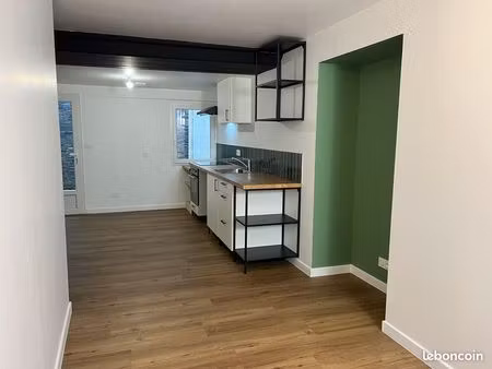 ? superbe t2 bis avec extérieur – 46 m² – centre de jallais