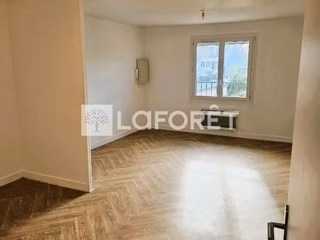 studio 1 pièce 38 m²