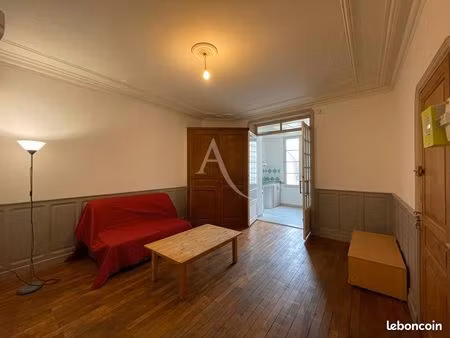 studio 1 pièce 33 m²