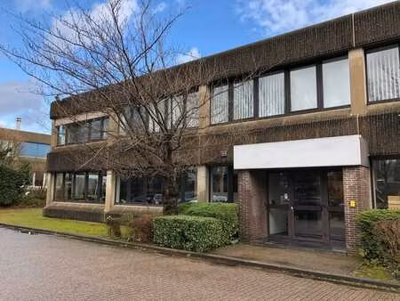 bureau de 1.314 m² à côté de l'e40