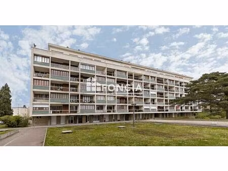 a vendre grand t2 loué de 58 m2 dans résidence de standing avec parking et cave