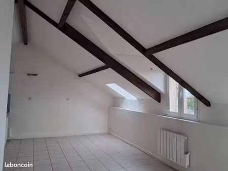 f2 de 32 m2 environ à 10 mn à pied de la gare sncf près quais de seine