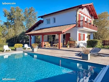 villa 6 pièces 246 m²