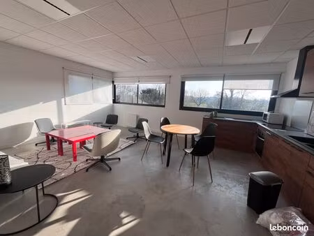 appartement meublé 85 m² – 2 chambres spacieuses – vue sur cours d’eau – gestion pro