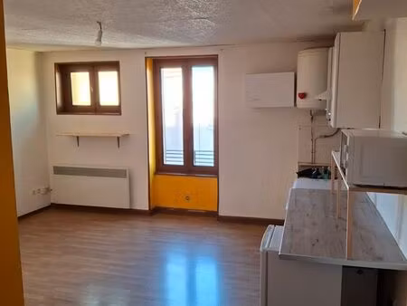 loue f2 vic le comte