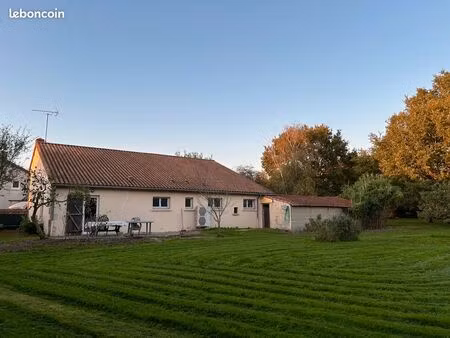 loue maison de village à chateau garnier 86350